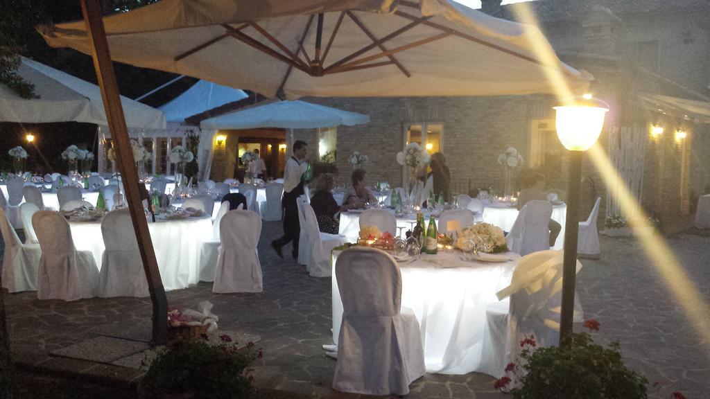 Vila Ristorante Country House Isolabelgatto Fano Exteriér fotografie