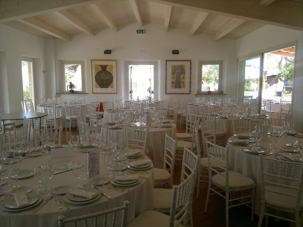 Vila Ristorante Country House Isolabelgatto Fano Exteriér fotografie
