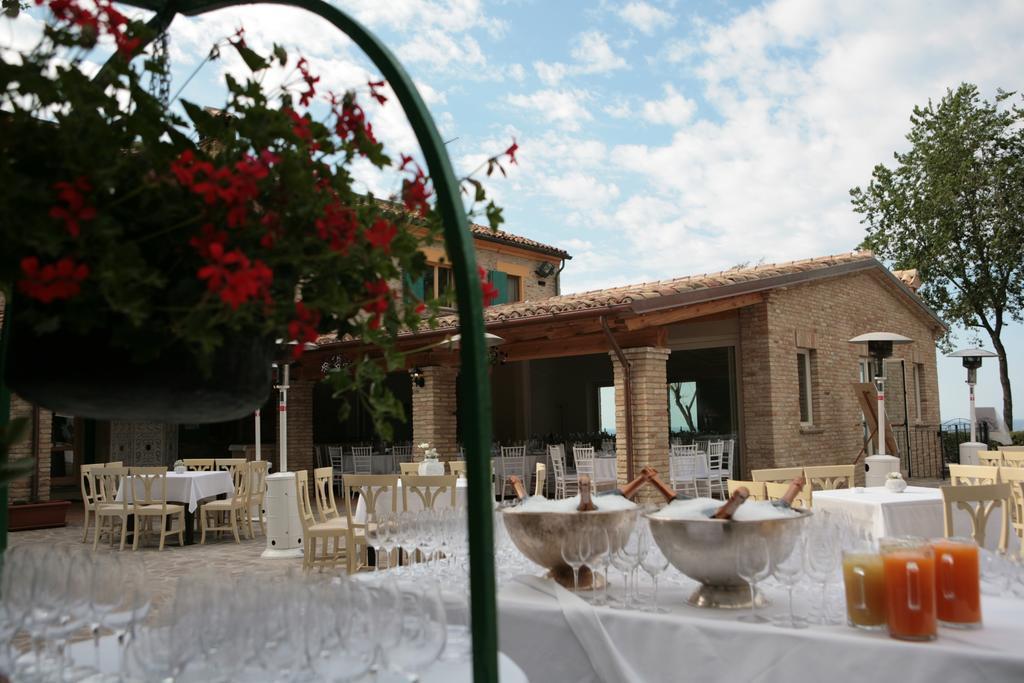 Vila Ristorante Country House Isolabelgatto Fano Exteriér fotografie
