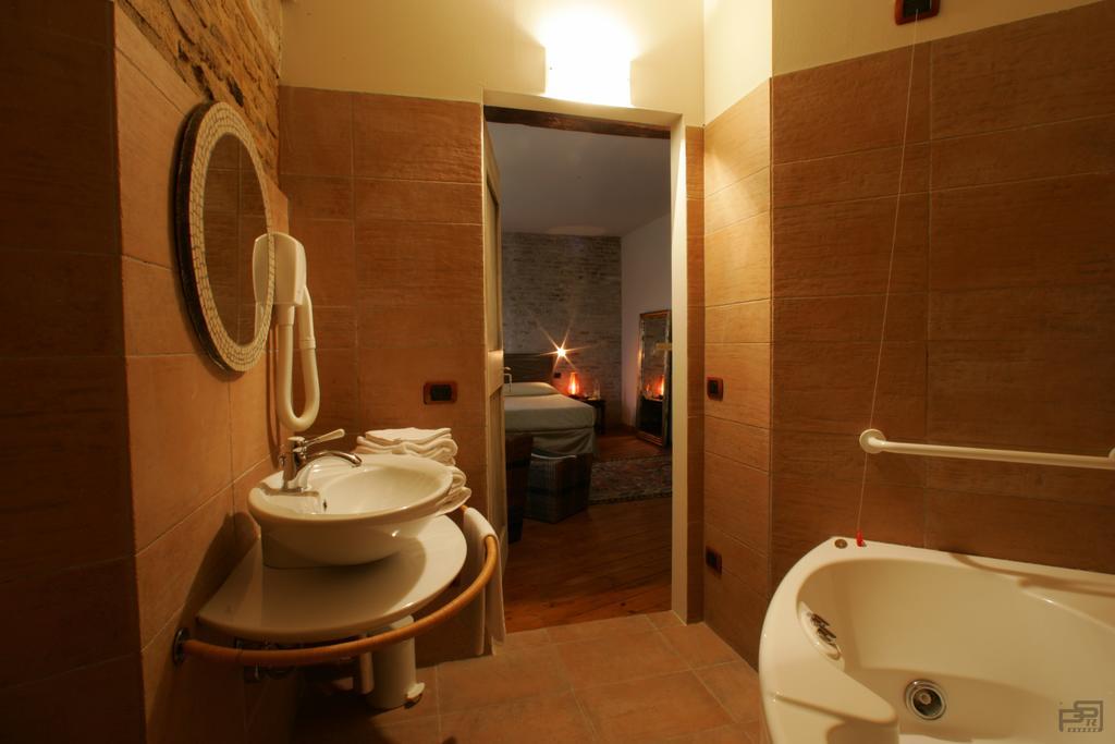 Vila Ristorante Country House Isolabelgatto Fano Pokoj fotografie