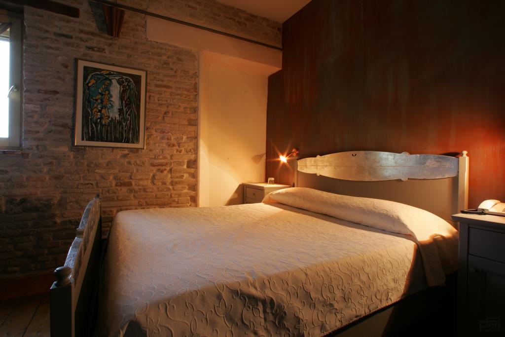 Vila Ristorante Country House Isolabelgatto Fano Pokoj fotografie