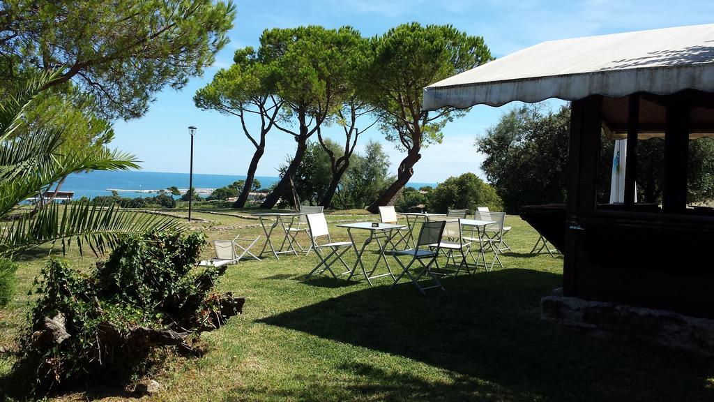 Vila Ristorante Country House Isolabelgatto Fano Exteriér fotografie