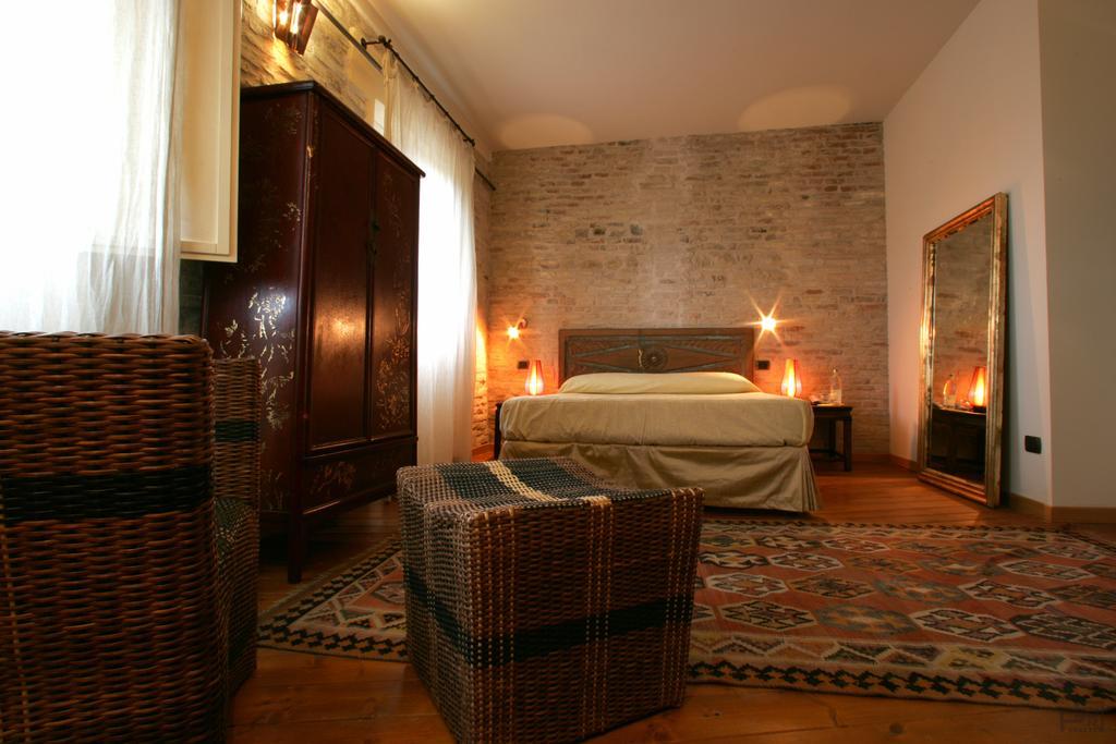 Vila Ristorante Country House Isolabelgatto Fano Pokoj fotografie